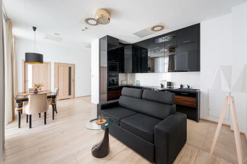TV and multimedia, Kitchen or kitchenette, Living room, Seating area, Dining area