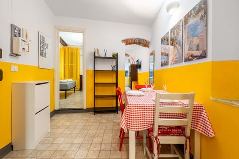 Seating area, Dining area, Bedroom