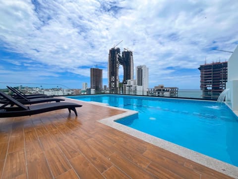 View (from property/room), Balcony/Terrace, Balcony/Terrace, City view, Sea view, Swimming pool, sunbed