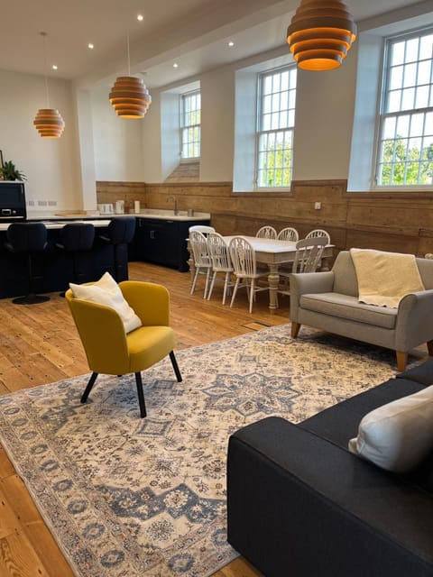 Kitchen or kitchenette, Living room, Seating area