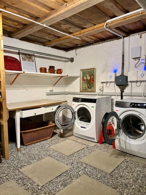 Iconic Valley View Amazing Design King Bed Apartment in Lauterbrunnen