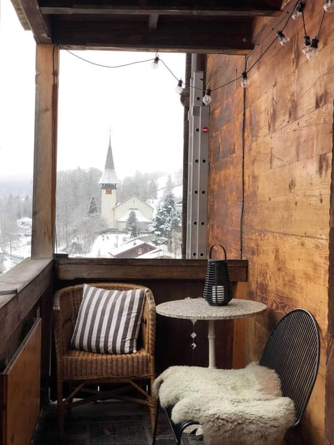 Iconic Valley View Amazing Design King Bed Apartment in Lauterbrunnen