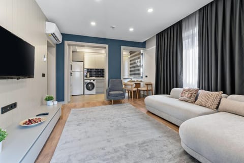Communal lounge/ TV room, TV and multimedia, Living room, Seating area, minibar, washing machine