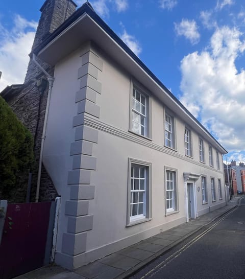 Property building, Street view