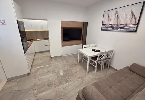 TV and multimedia, Kitchen or kitchenette, Living room, Dining area