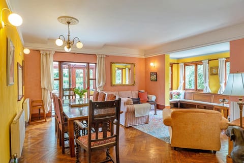 Living room, Seating area, Dining area