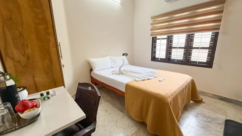 Bed, Kitchen or kitchenette, Bedroom, Quiet street view, wardrobe