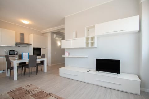 Communal lounge/ TV room, TV and multimedia, Dining area