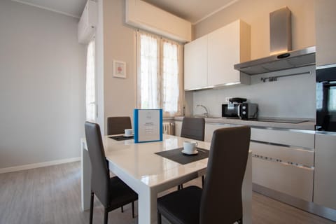 Kitchen or kitchenette, Dining area, oven, stove