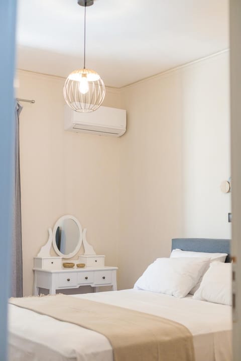 Bed, Bedroom, air conditioner
