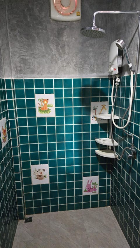 Sky Blue Bungalows Bed and Breakfast in Sala Dan