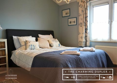Bed, Photo of the whole room, Bedroom, Text overlay, towels