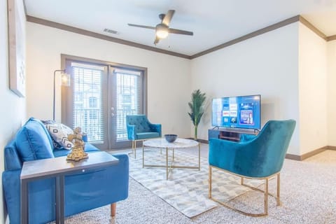 Boulevard Stays Charming 2BR Retreat Pool Parking Gym Apartment in Douglass Hills