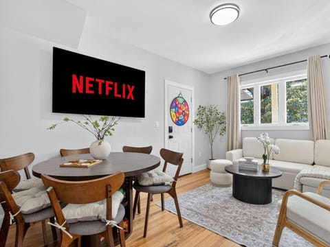 TV and multimedia, Living room, Seating area