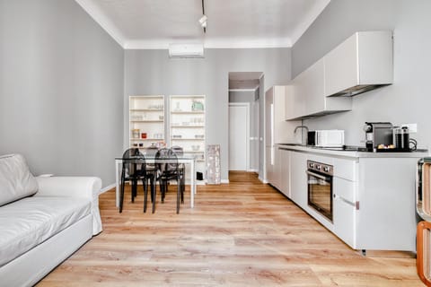 Kitchen or kitchenette, Living room, Dining area, stove