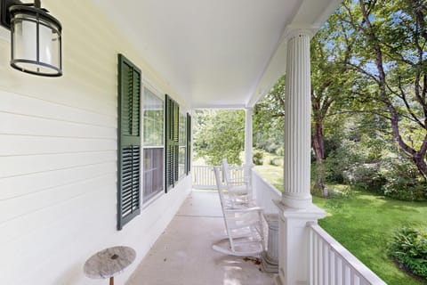 Kingdom Valley Farmhouse House in Chester