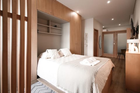 Bed, Photo of the whole room, wardrobe