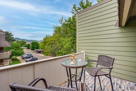 2 Mi to CU Boulder Mtn-View Condo with Pool Access Apartment in Boulder
