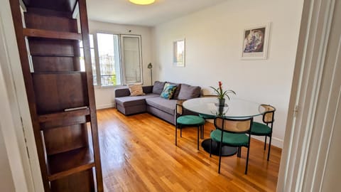 Apt 2 pièces, 2 lits, à 15' Paris centre, 30' Disney Apartment in Vincennes