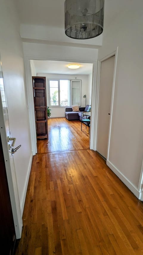 Apt 2 pièces, 2 lits, à 15' Paris centre, 30' Disney Apartment in Vincennes