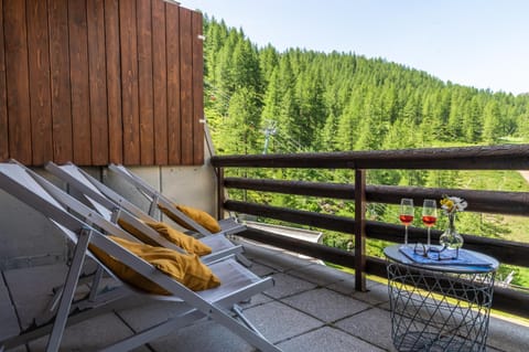 Balcony/Terrace, Mountain view