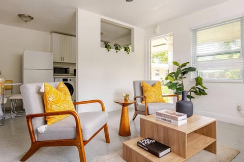 Your Modern South Florida Oasis Comfy and Central Apartment in Fort Lauderdale