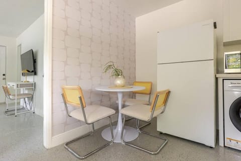 Your Modern South Florida Oasis Comfy and Central Apartment in Fort Lauderdale