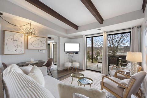 Lake it Easy at Kimberling Crossing House in Kimberling City