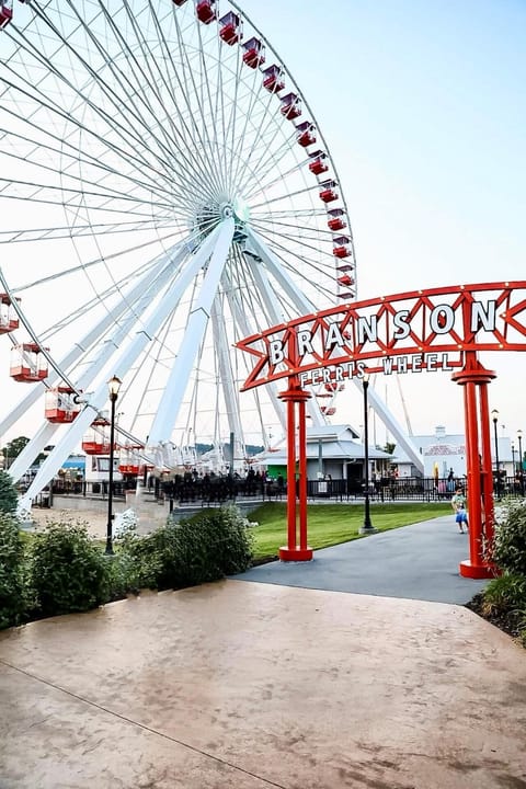 Splash and Stay at Kimberling Crossing House in Kimberling City