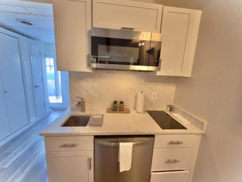 Splash and Stay at Kimberling Crossing House in Kimberling City