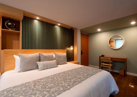 Bed, TV and multimedia, Photo of the whole room, Bedroom, safe