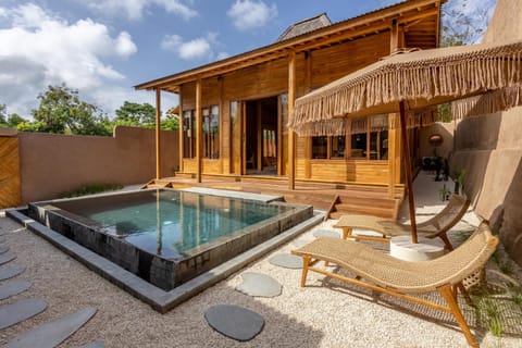 Property building, Patio, Day, Natural landscape, Pool view, Swimming pool, sunbed
