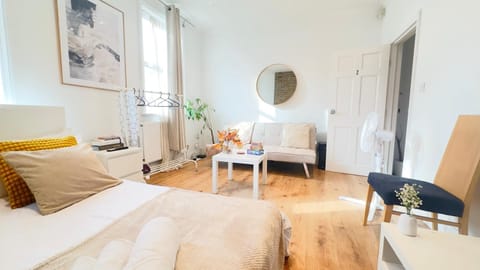 Bed, Seating area, Bedroom