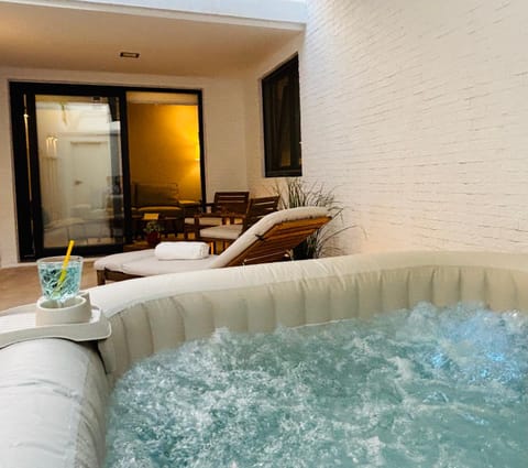 Hot Tub, sunbed
