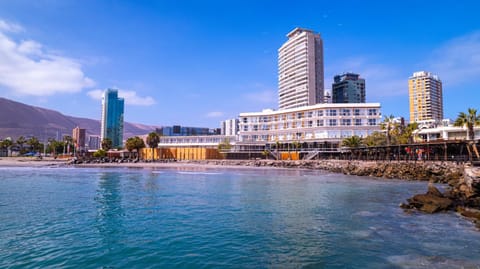 Property building, Nearby landmark, Restaurant/places to eat, Day, Natural landscape, Beach, City view, Sea view, Breakfast