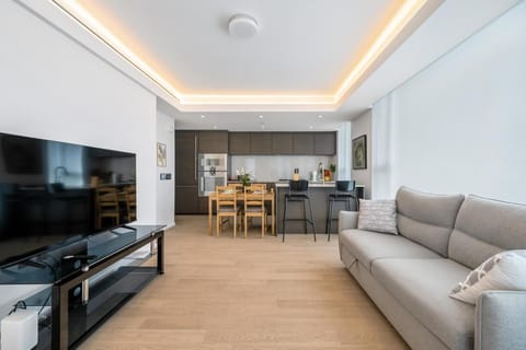 Urban Retreat 2BR Condo with Stunning City View Apartment in Vancouver