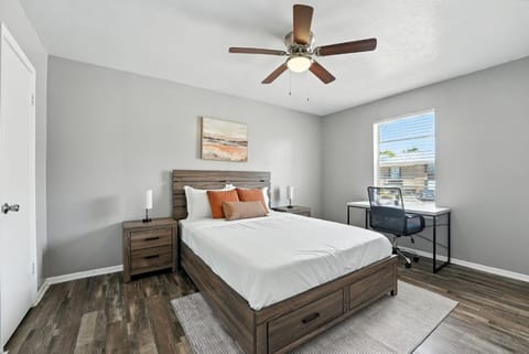 Family-Friendly 2Bd Midterm Stay I Parking Onsite Apartment in Denton