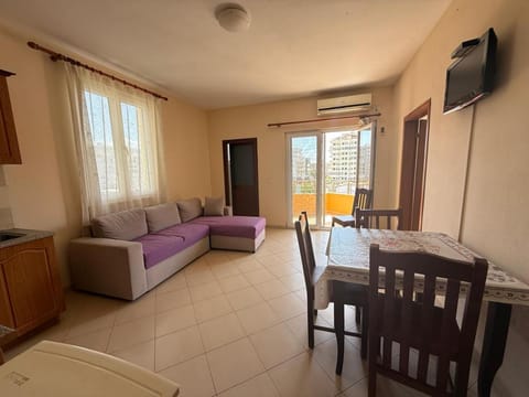 TV and multimedia, Living room, Photo of the whole room, Seating area