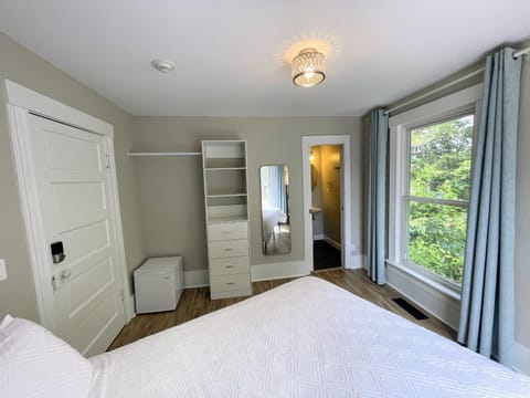 Lake Chelan Manor Room #5 Hotel in Chelan (In Town)