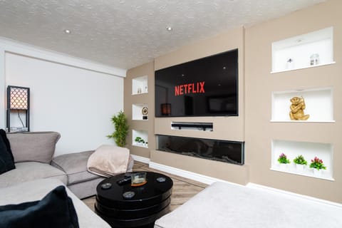 TV and multimedia, Living room, Photo of the whole room, Evening entertainment