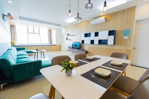 Communal lounge/ TV room, Living room, Dining area