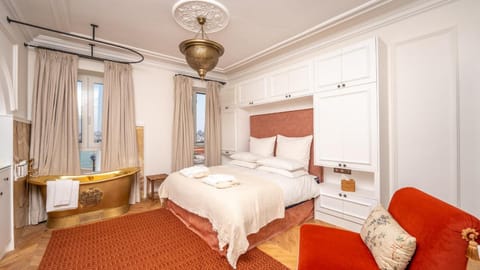 Bed, Photo of the whole room, Bedroom, Bath