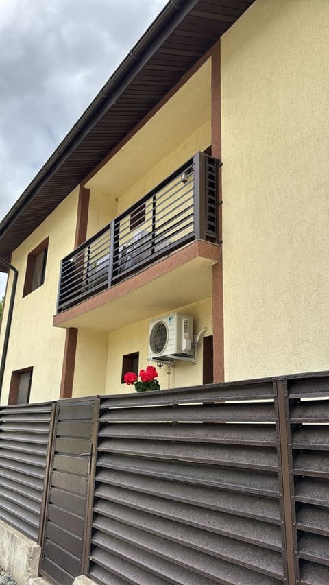 Property building, Day, View (from property/room), Balcony/Terrace