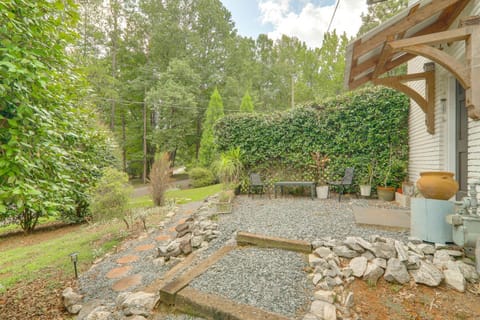 4 Mi to UGA Bright and Airy Athens Apartment! Apartment in Athens