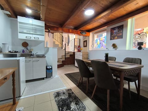 Kitchen or kitchenette, Dining area, stove