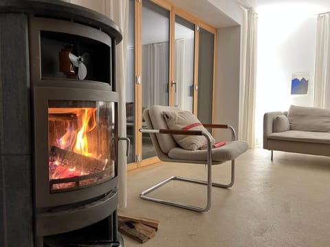 Living room, oven