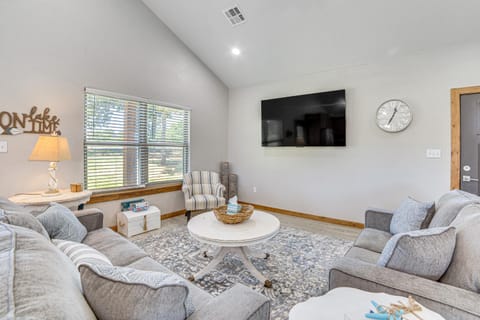 1 Mi to Lake Texoma Expansive Outdoorsy Escape! House in Lake Texoma