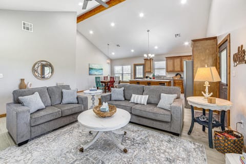 1 Mi to Lake Texoma Expansive Outdoorsy Escape! House in Lake Texoma