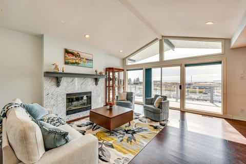 Waterfront Home with Dock and Hot Tub in Oak Harbor! House in Whidbey Island