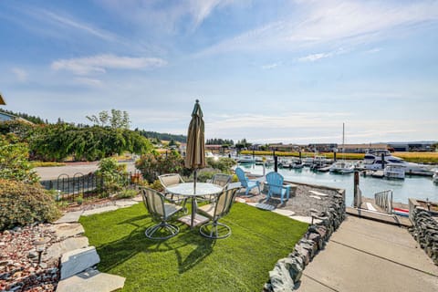 Waterfront Home with Dock and Hot Tub in Oak Harbor! House in Whidbey Island